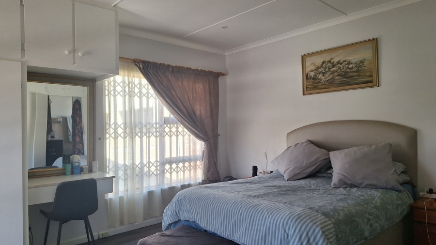 4 Bedroom Property for Sale in Heiderand Western Cape